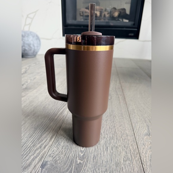 Stanley Quencher H2.0 FlowState 40 oz Tumbler in Chocolate Gold - Picture 4 of 8